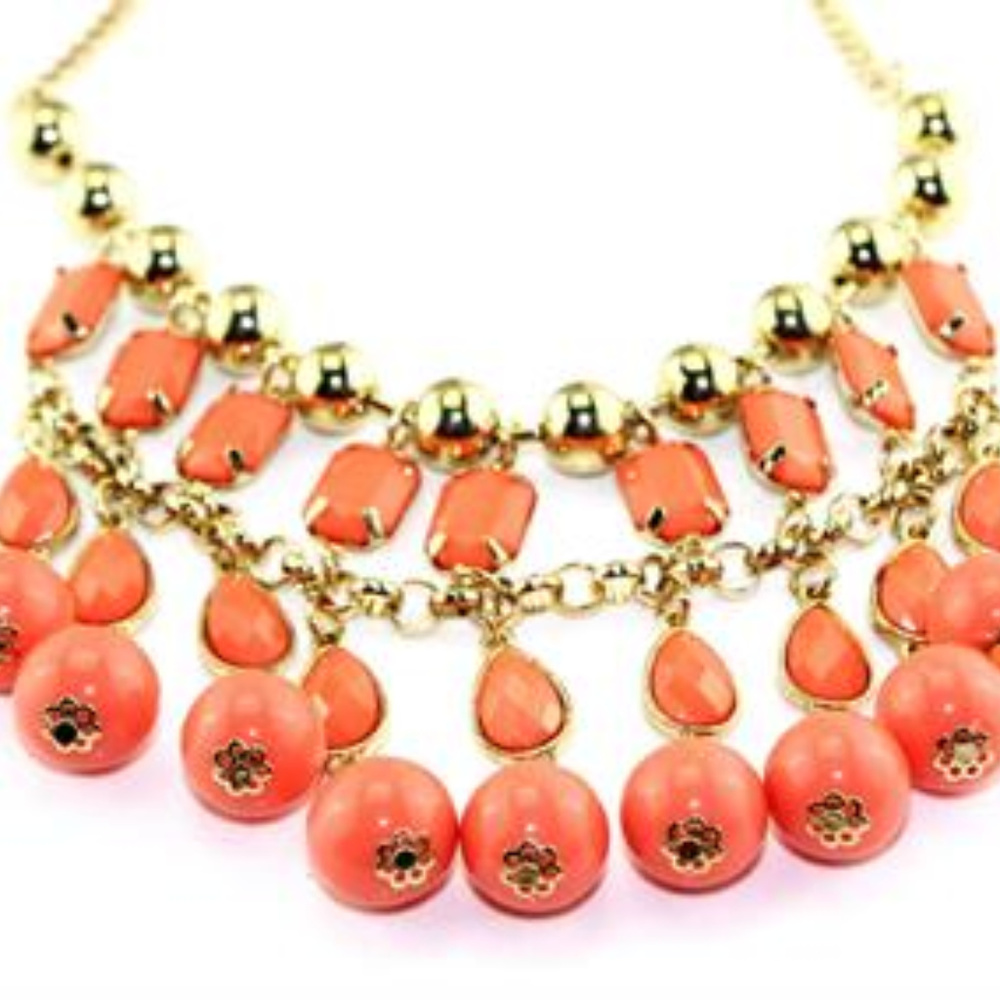 ** BRAND NEW ** BEAUTIFUL LAYERED STATEMENT NECKLACE